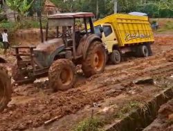 Warga Keluhkan Ruas Jalan Lintas Provinsi Di Negara Batin Rusak Parah